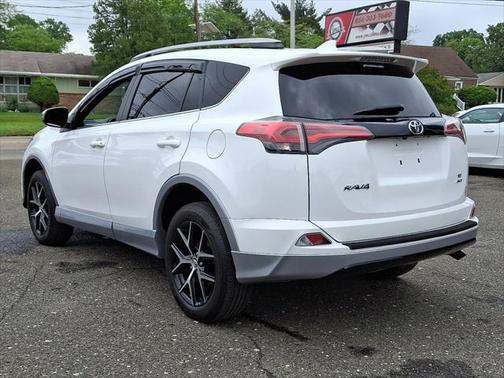 2018 Toyota RAV4 SE
