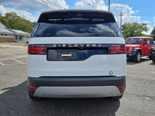 2024 Land Rover Discovery P300 S
