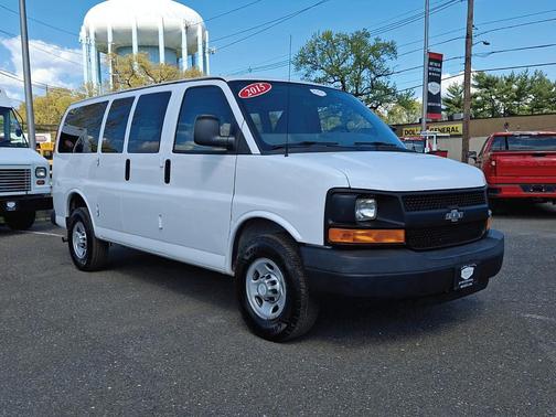 Summit White 2015 Chevrolet Express 2500 LT