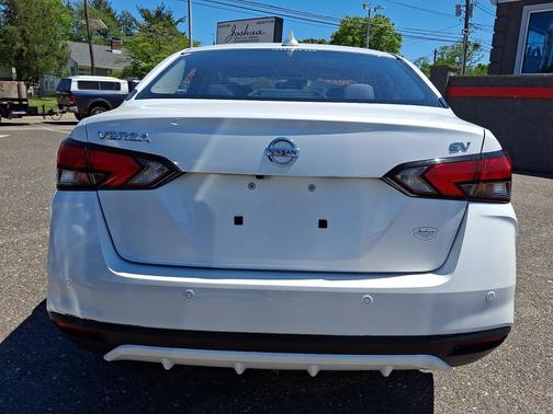 Aspen White Tricoat 2022 Nissan Versa 1.6 SV