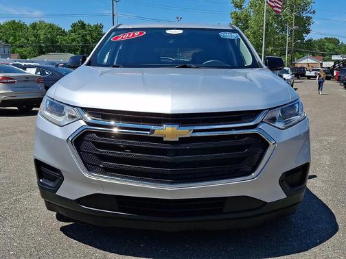 Silver Ice Metallic 2019 Chevrolet Traverse LS