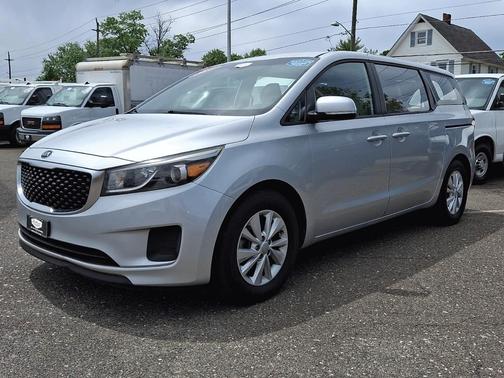 Silky Silver 2018 Kia Sedona L