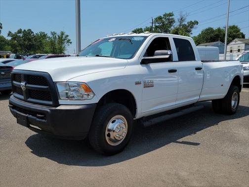 2018 RAM 3500 Tradesman Crew Cab 4x4 8' Box
