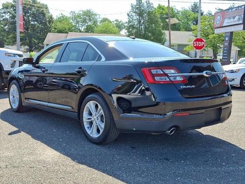 2017 Ford Taurus SE