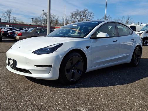 Pearl White Multi-Coat 2023 Tesla Model 3 Standard Range