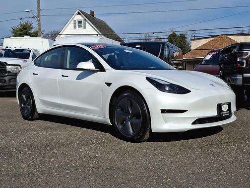 Pearl White Multi-Coat 2023 Tesla Model 3 Standard Range