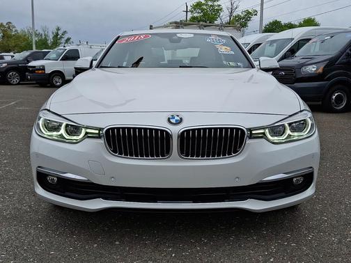 Alpine White 2018 BMW 330 xDrive