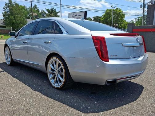Radiant Silver Metallic 2014 Cadillac XTS Luxury