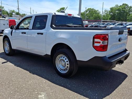 Oxford White 2025 Ford Maverick XL