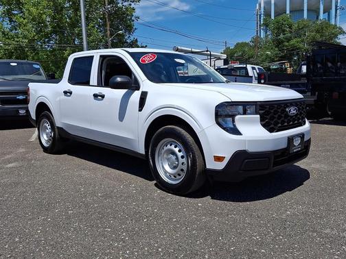 Oxford White 2025 Ford Maverick XL