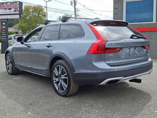 2017 Volvo V90 Cross Country T6