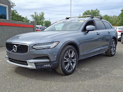 2017 Volvo V90 Cross Country T6