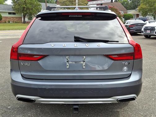 2017 Volvo V90 Cross Country T6