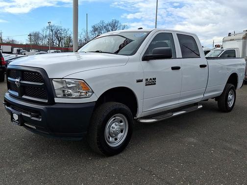 Bright White Clearcoat 2018 RAM 2500 Tradesman Crew Cab 4x4 8' Box
