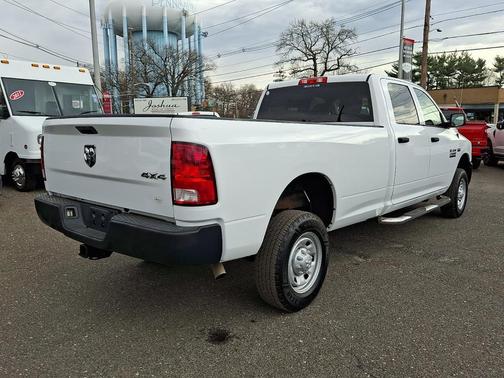 Bright White Clearcoat 2018 RAM 2500 Tradesman Crew Cab 4x4 8' Box