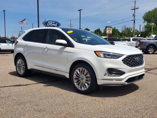 Star White 2023 Ford Edge Titanium