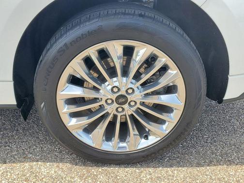 Star White 2023 Ford Edge Titanium
