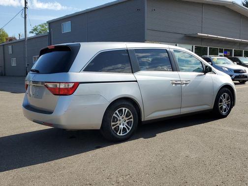 Alabaster Silver Metallic 2012 Honda Odyssey EX-L
