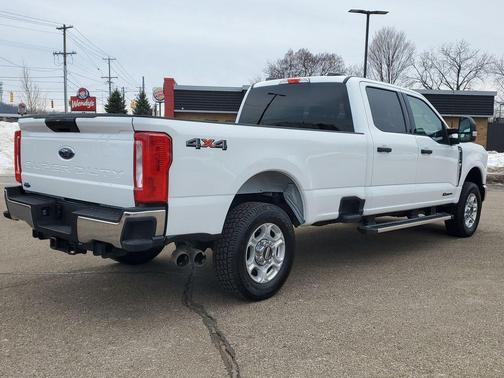Oxford White 2025 Ford F-250 XLT