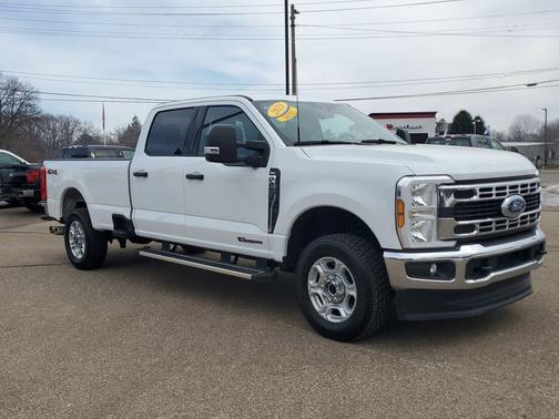 Oxford White 2025 Ford F-250 XLT