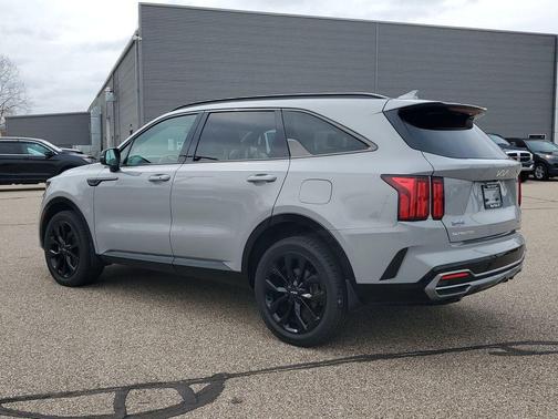 Wolf Gray 2023 Kia Sorento SX