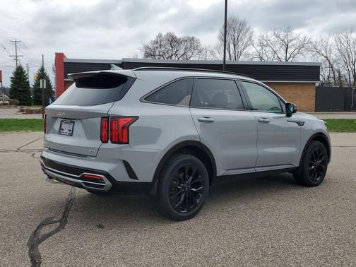 Wolf Gray 2023 Kia Sorento SX