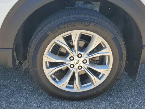 Star White 2024 Ford Explorer Limited
