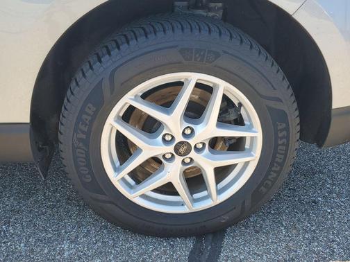 Iconic Silver Metallic 2023 Ford Edge SEL