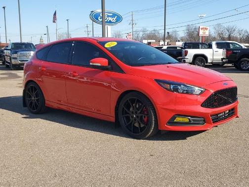 2017 Ford Focus ST BASE