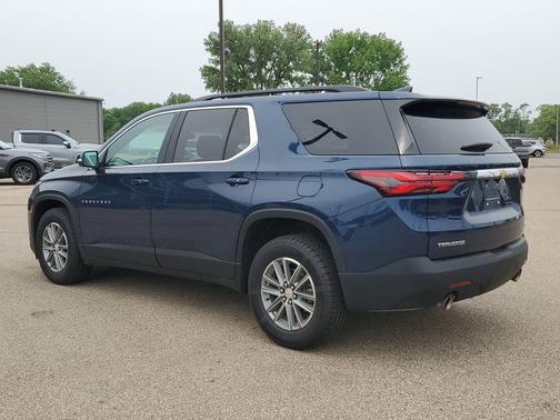 Northsky Blue Metallic 2022 Chevrolet Traverse LT Cloth