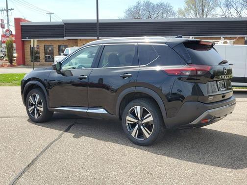 Black 2023 Nissan Rogue SL