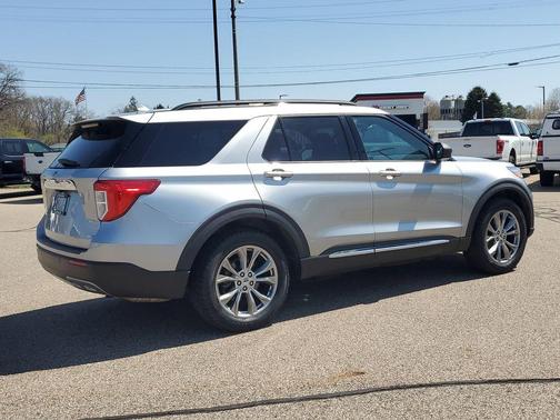 Iconic Silver Metallic 2020 Ford Explorer XLT