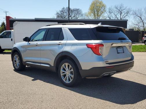 Iconic Silver Metallic 2020 Ford Explorer XLT