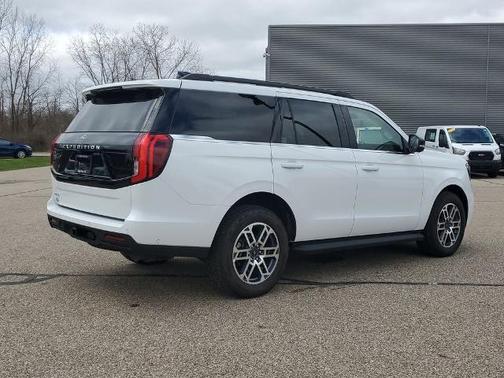 OXFORD WHITE 2025 Ford Expedition ACTIVE