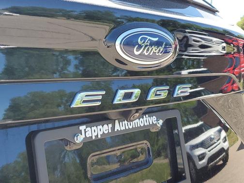 Agate Black Metallic 2022 Ford Edge Titanium