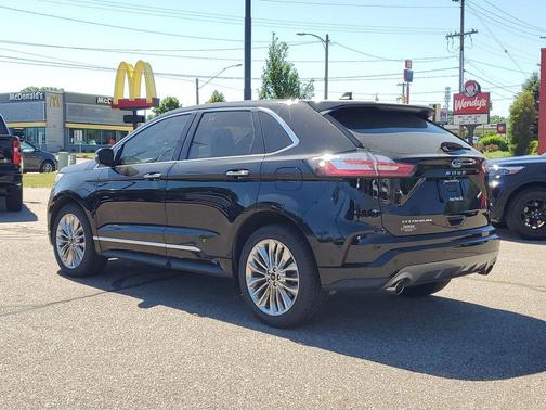 Agate Black Metallic 2022 Ford Edge Titanium