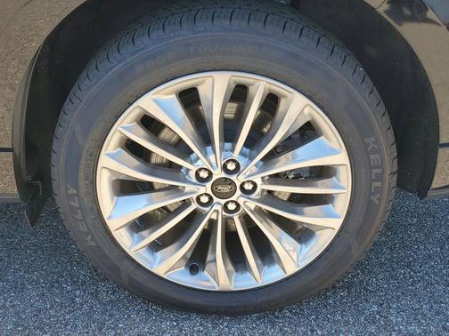 Agate Black Metallic 2022 Ford Edge Titanium