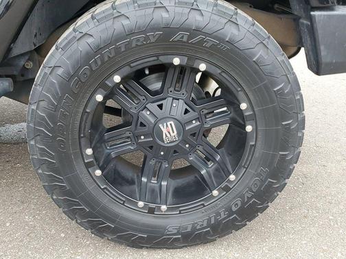 Black Clearcoat 2016 Jeep Wrangler Unlimited Sahara
