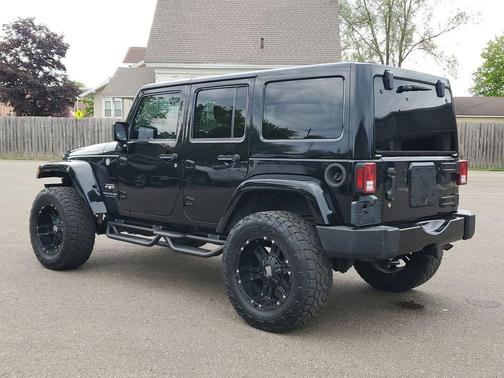 Black Clearcoat 2016 Jeep Wrangler Unlimited Sahara