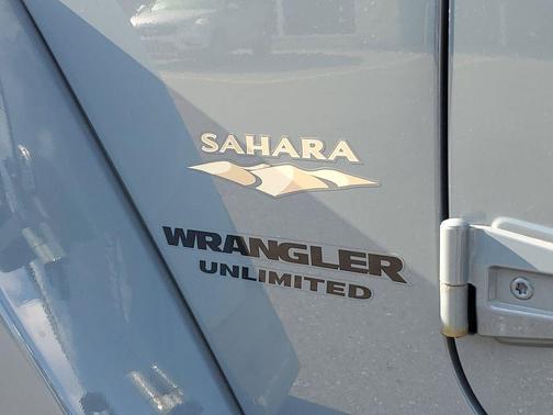Anvil Clearcoat 2014 Jeep Wrangler Unlimited Sahara
