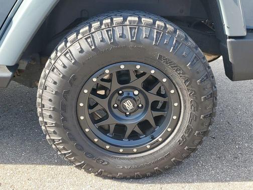 Anvil Clearcoat 2014 Jeep Wrangler Unlimited Sahara