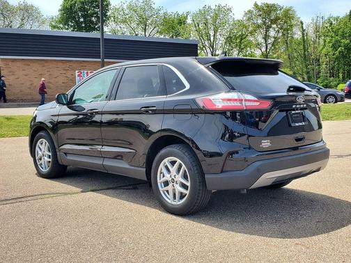 Agate Black Metallic 2023 Ford Edge SEL