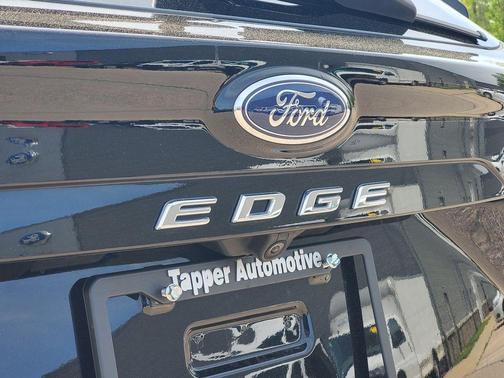 Agate Black Metallic 2023 Ford Edge SEL