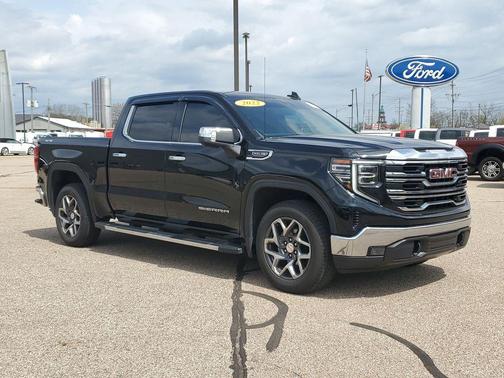 Onyx Black 2022 GMC Sierra 1500 SLT