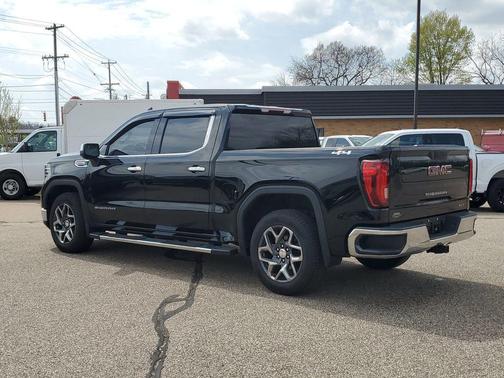 Onyx Black 2022 GMC Sierra 1500 SLT