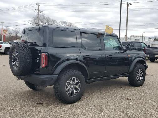 SHADOW BLACK 2025 Ford Bronco BADLANDS