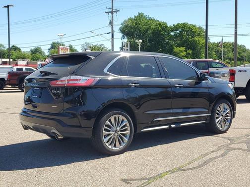 AGATE BLACK METALLIC 2022 Ford Edge TITANIUM