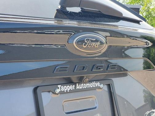 Carbonized Gray Metallic 2024 Ford Edge SE