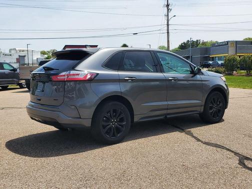 Carbonized Gray Metallic 2024 Ford Edge SE