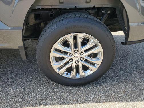 Carbonized Gray Metallic 2026 Ford F-150 Lariat